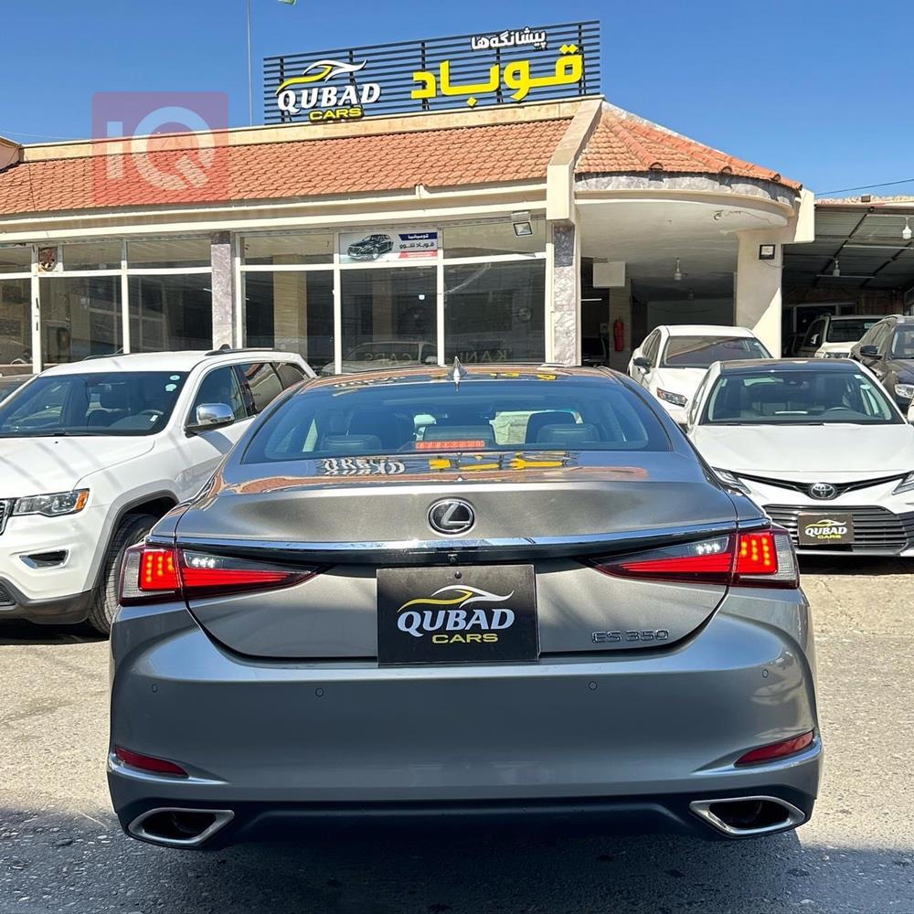 لێکزس ES